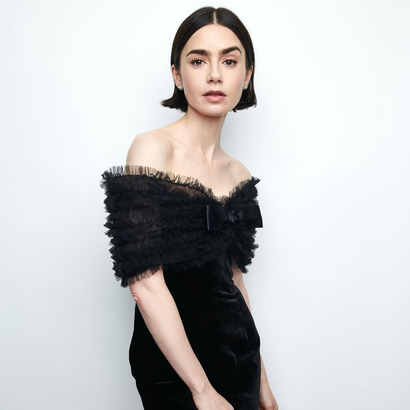 Potret Lily Collins dengan Berbagai Gaya Rambut 