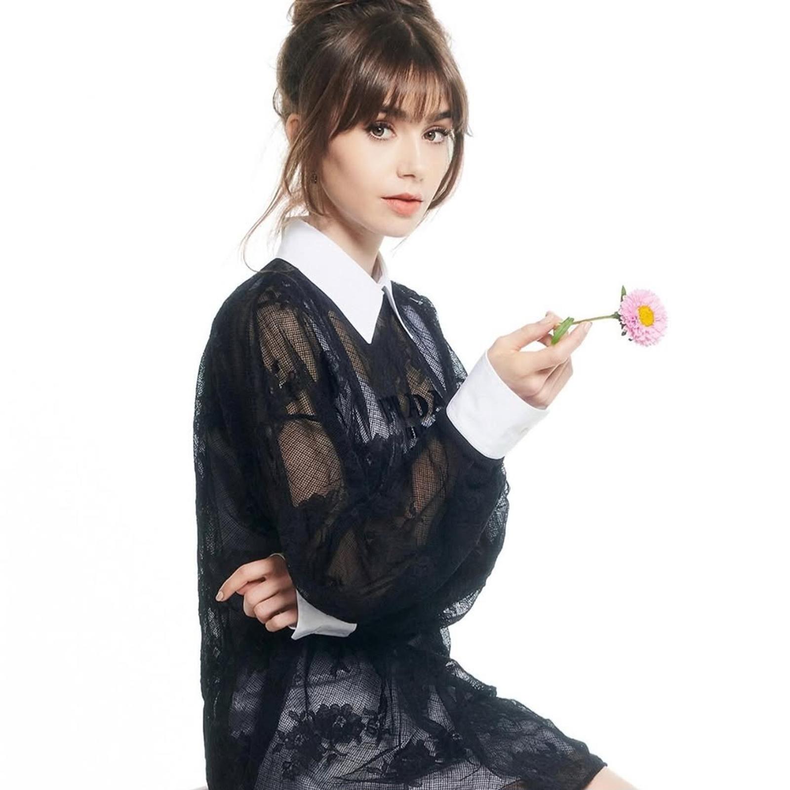 Potret Lily Collins dengan Berbagai Gaya Rambut 