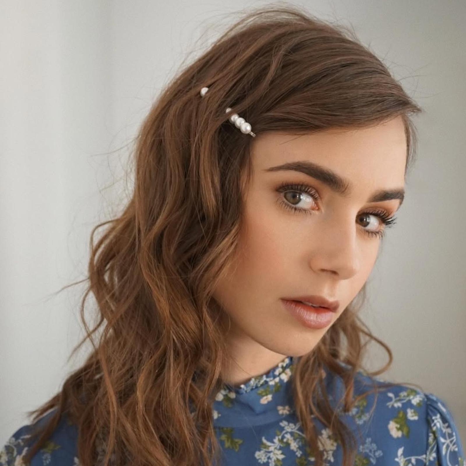 Potret Lily Collins dengan Berbagai Gaya Rambut 