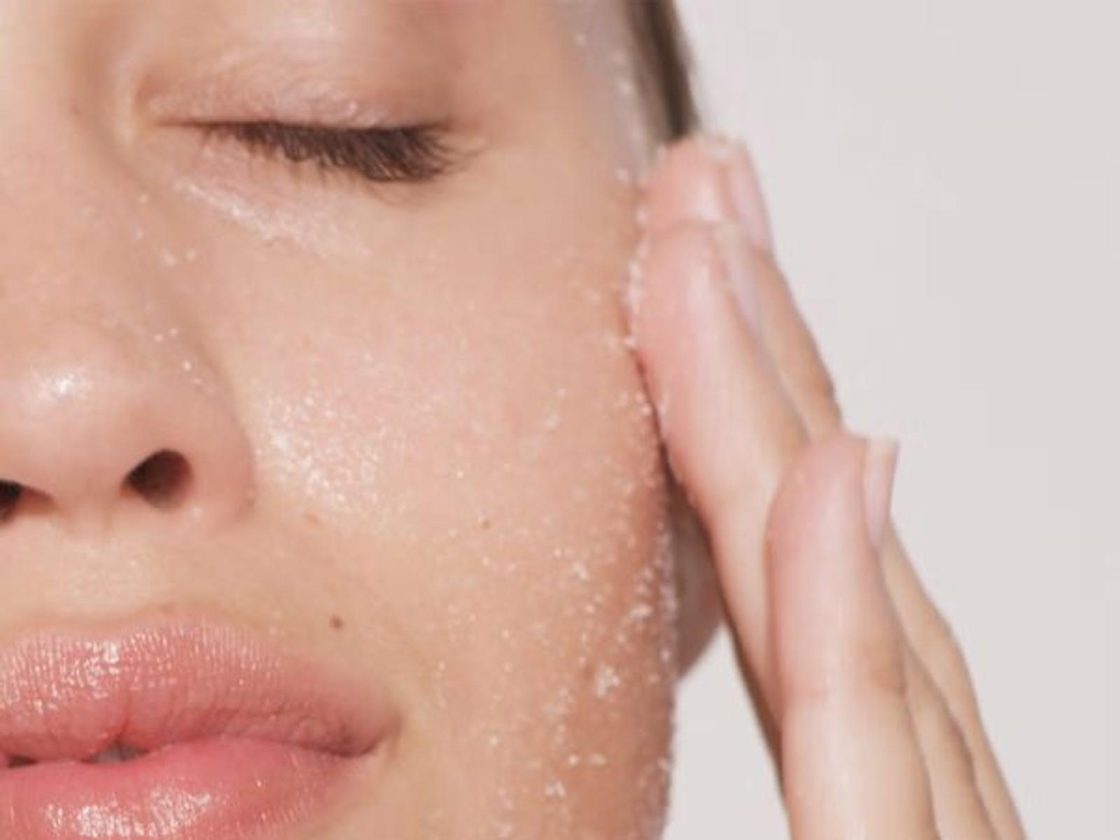 6 Tips Penting agar Foundation-mu Tidak Tampak Cakey 