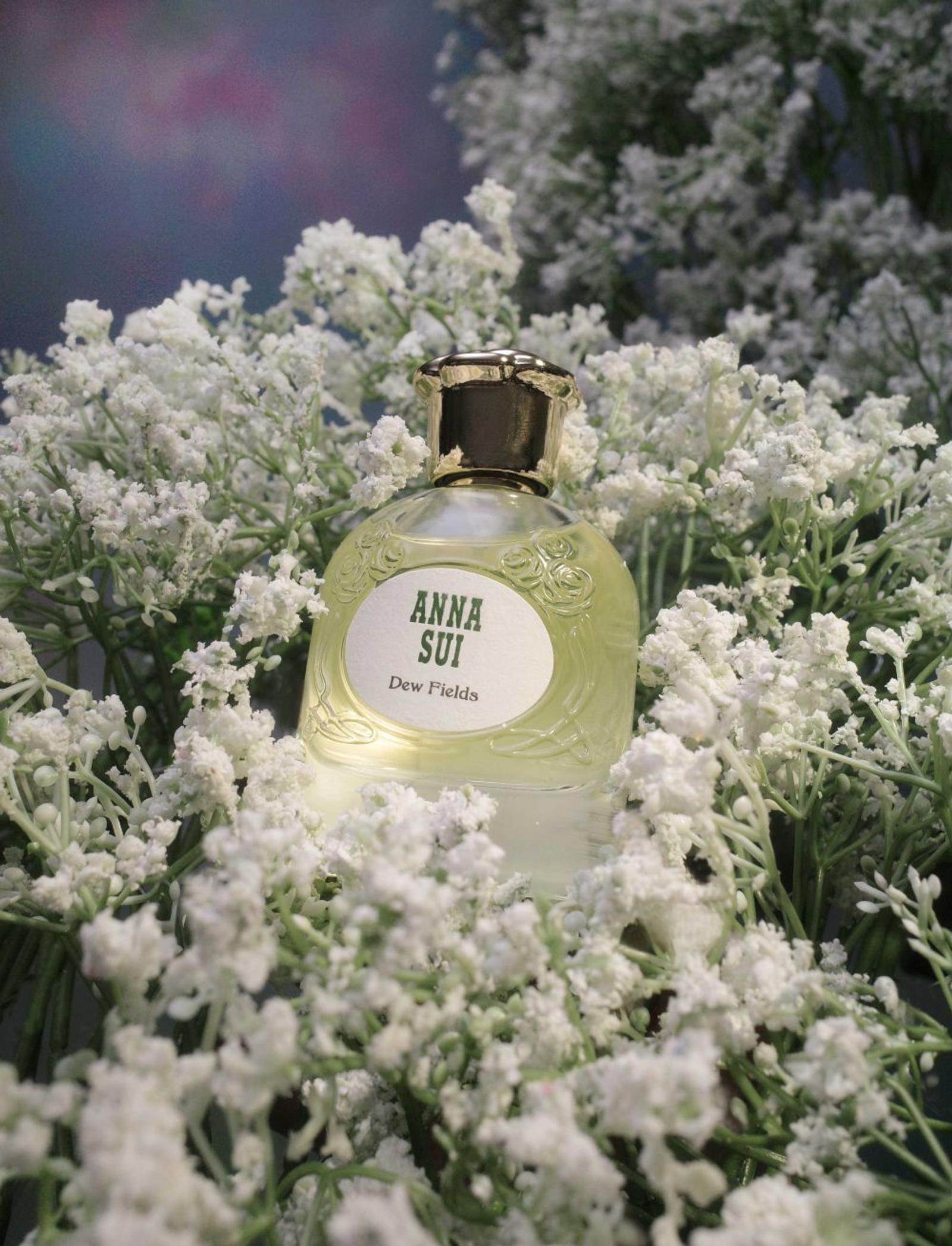 Rayakan Hari Jadi ke-25, Anna Sui Rilis Koleksi 'Wild Wonder' 