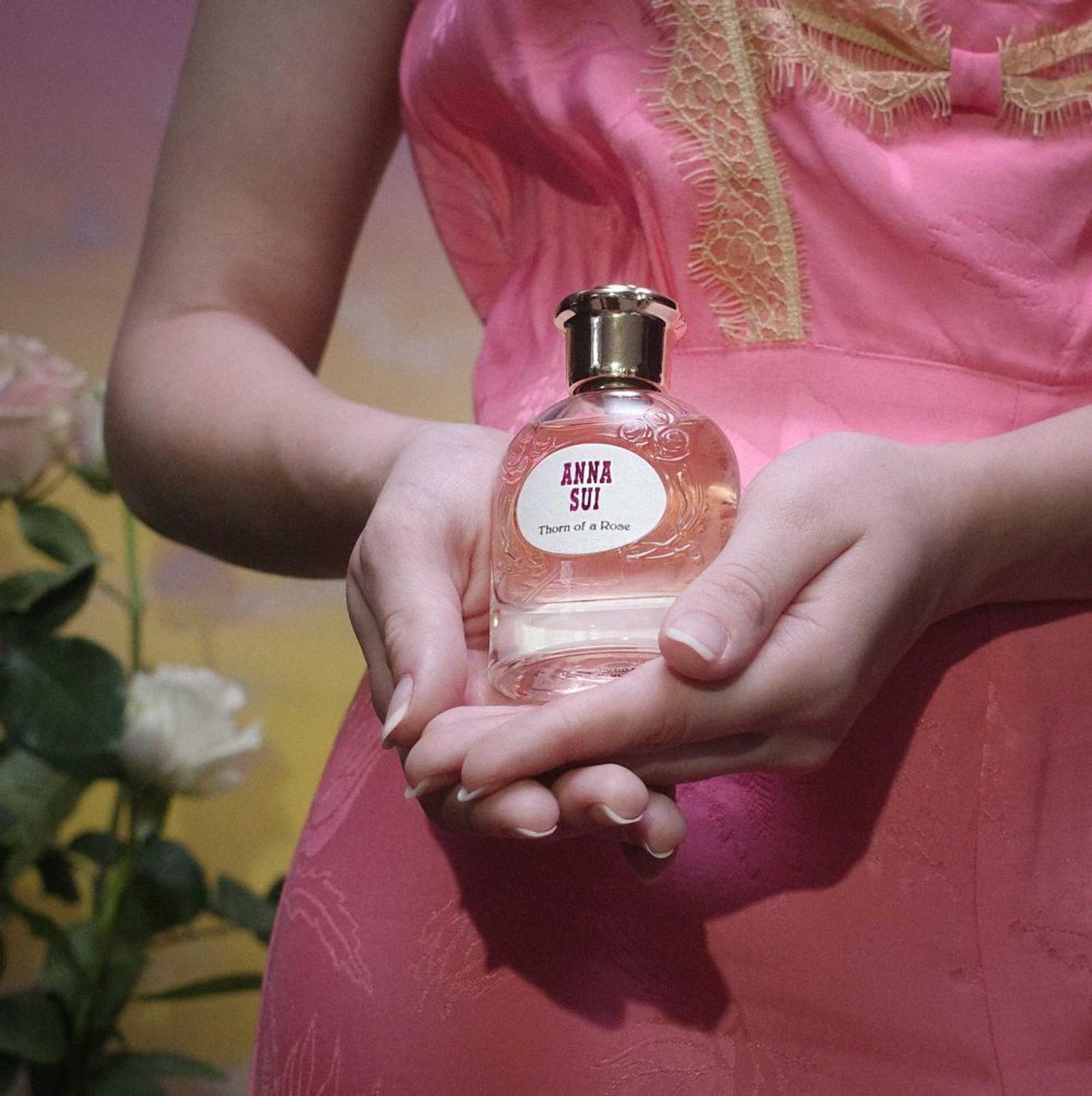 Rayakan Hari Jadi ke-25, Anna Sui Rilis Koleksi 'Wild Wonder' 