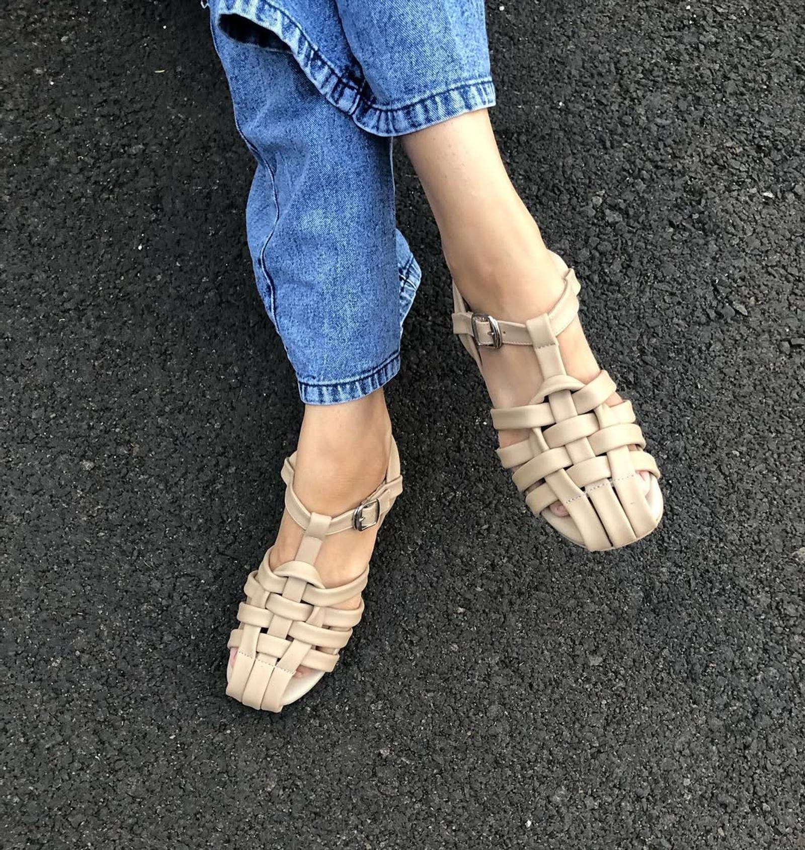 5 Model Kekinian Sandal Lebaran Wanita 2025