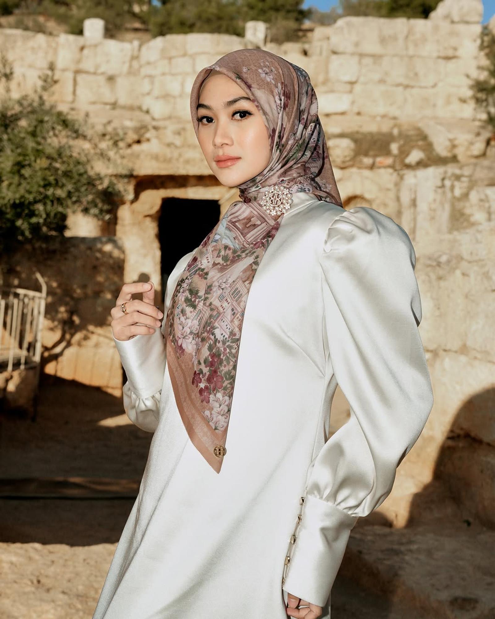 5 Hijab Scarf Bermotif untuk Lebaran 2025