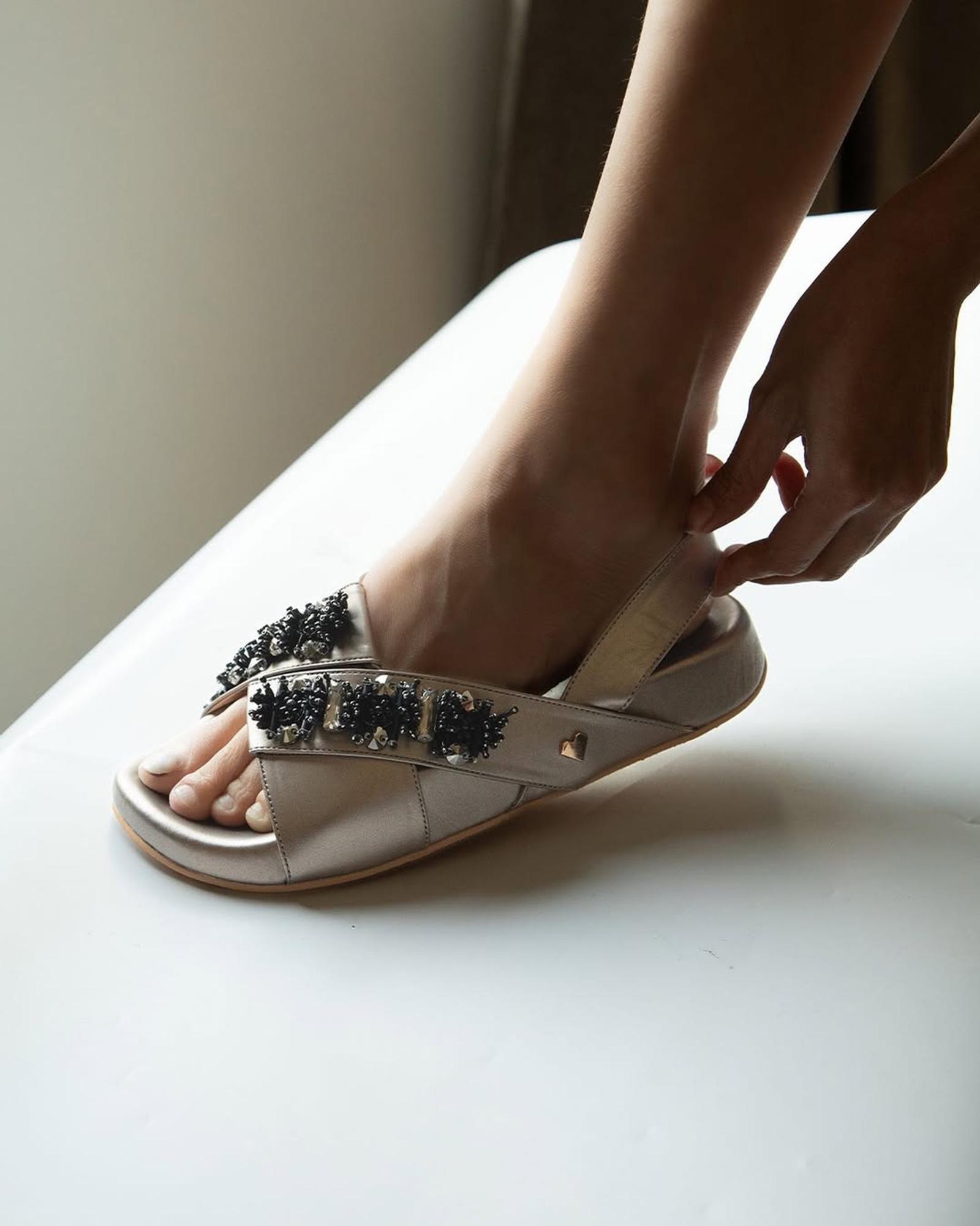 5 Model Kekinian Sandal Lebaran Wanita 2025