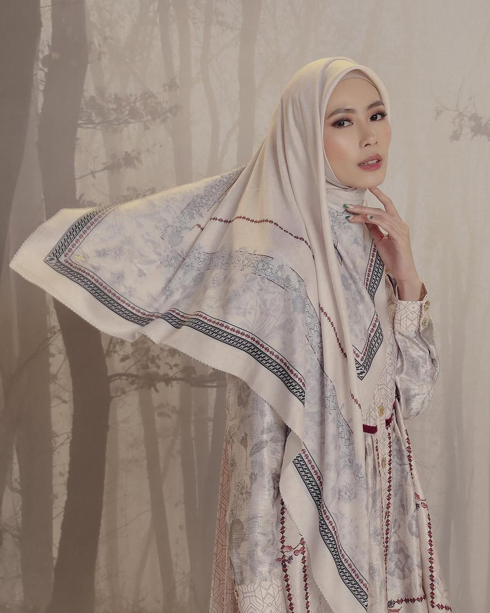 5 Hijab Scarf Bermotif untuk Lebaran 2025