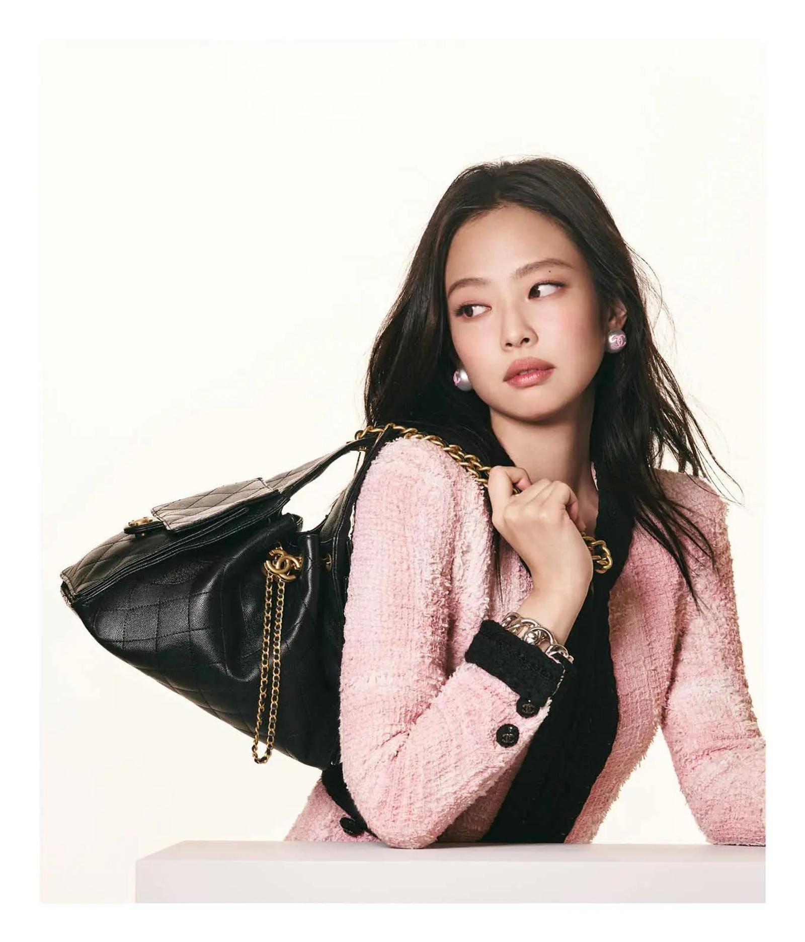 Pesona Jennie 'BLACKPINK' Bintangi Campaign Chanel 25 Handbag