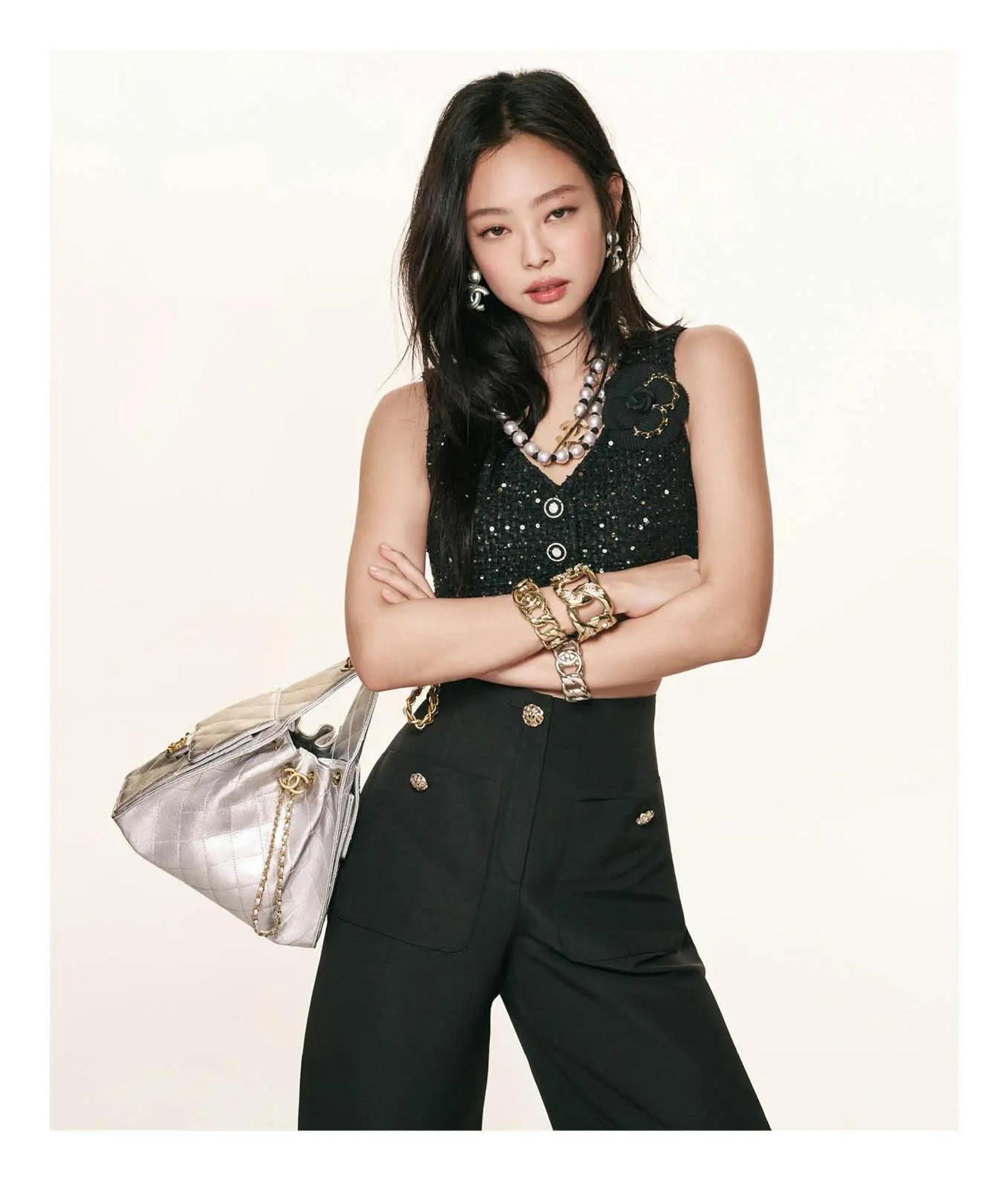 Pesona Jennie 'BLACKPINK' Bintangi Campaign Chanel 25 Handbag