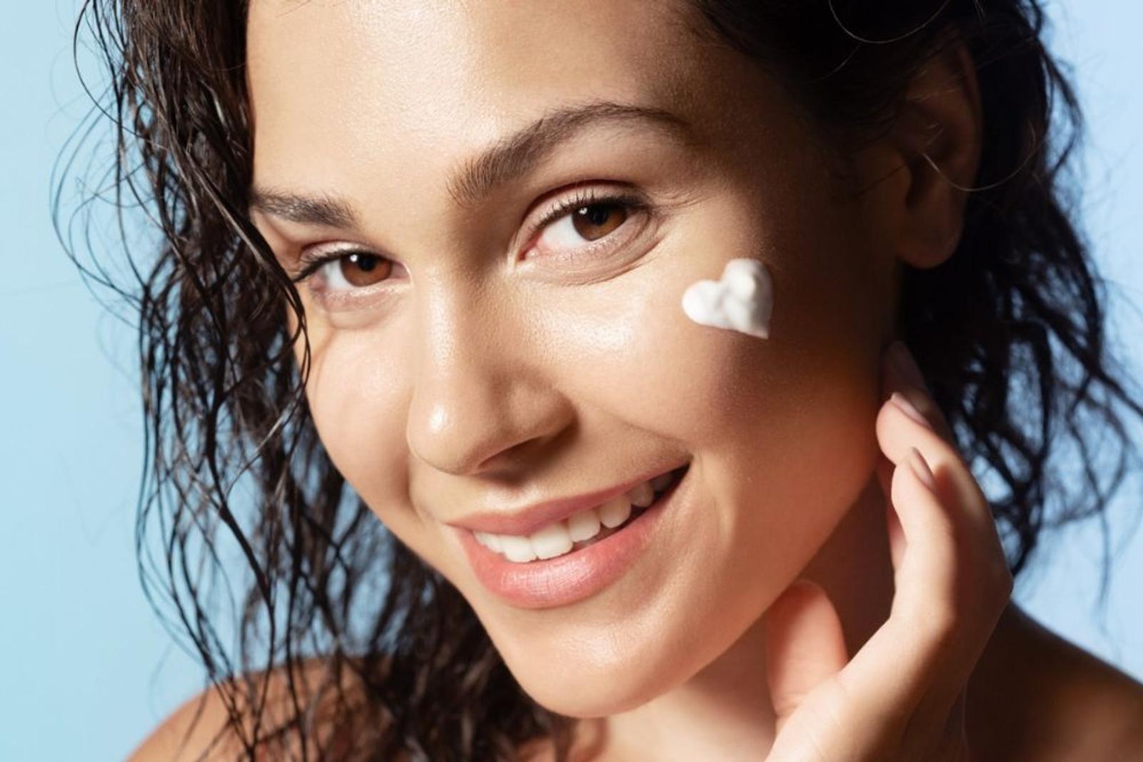 Tips Makeup Flawless di Lebaran: Rahasia Tampil Memikat & Tahan Lama 