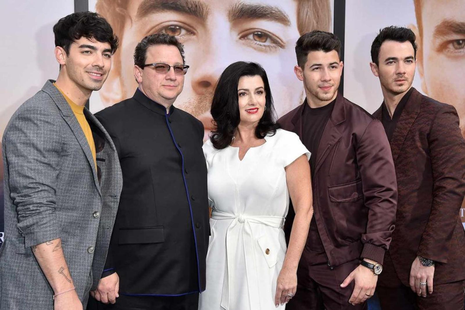 Anniversary ke-20, Ini 8 Fakta Keluarga The Jonas Brothers 