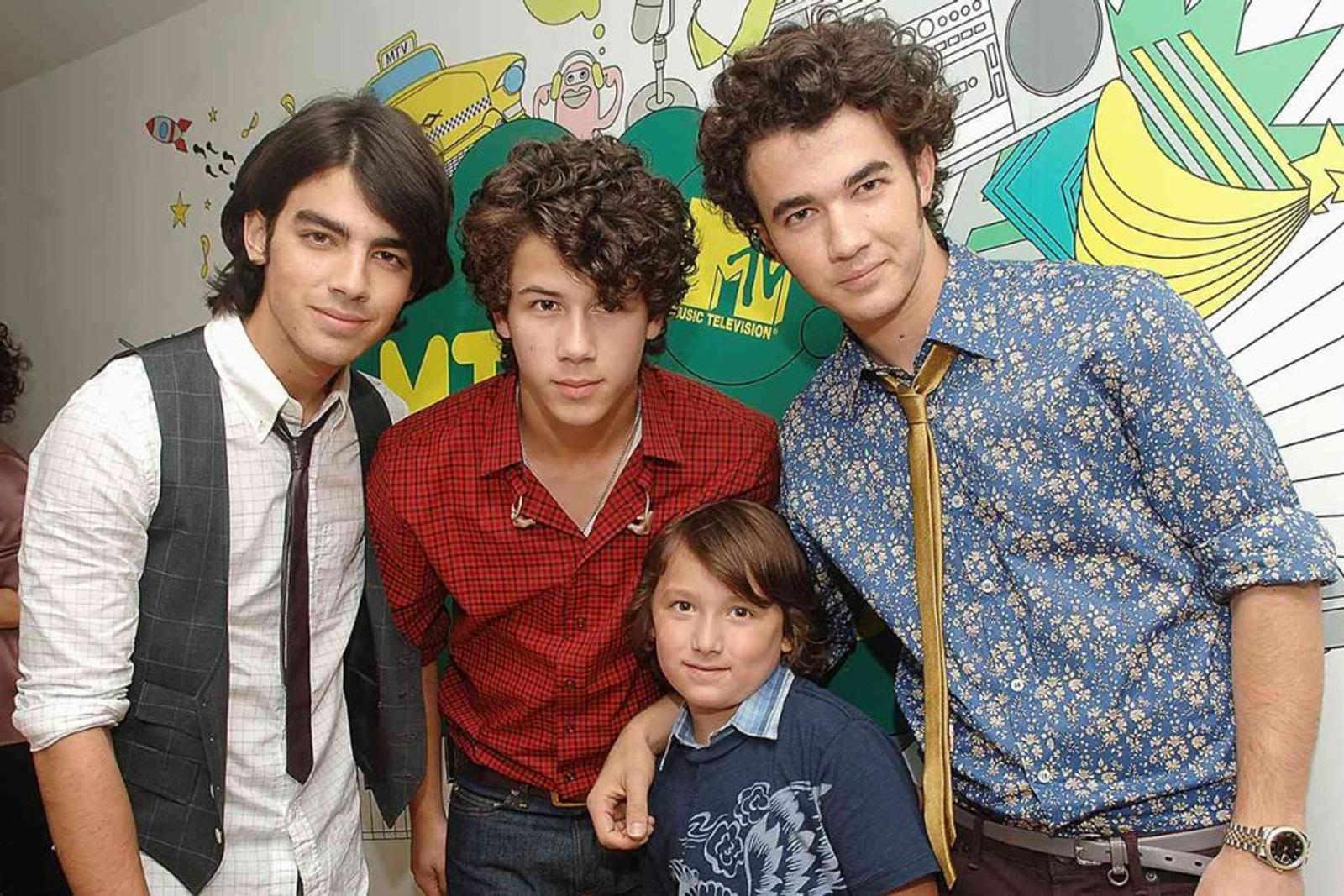 Anniversary ke-20, Ini 8 Fakta Keluarga The Jonas Brothers 