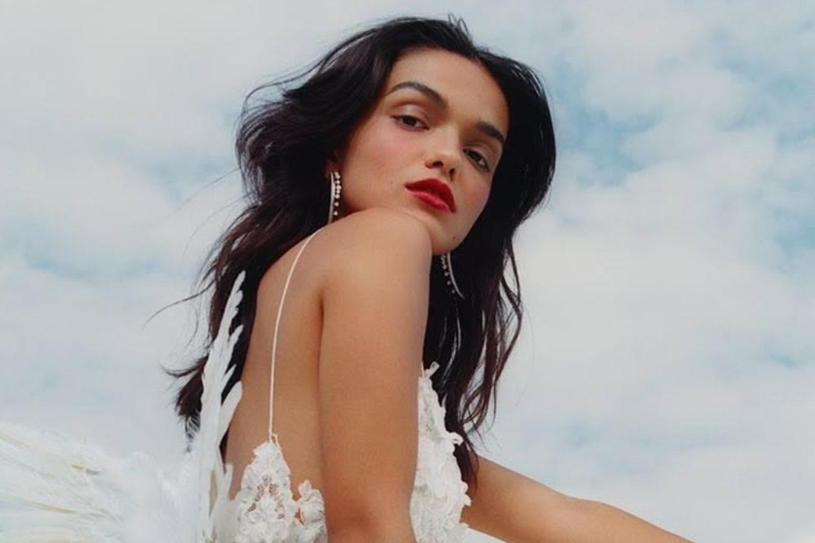 Deretan Gaya Makeup Rachel Zegler, Glam dan On Point!