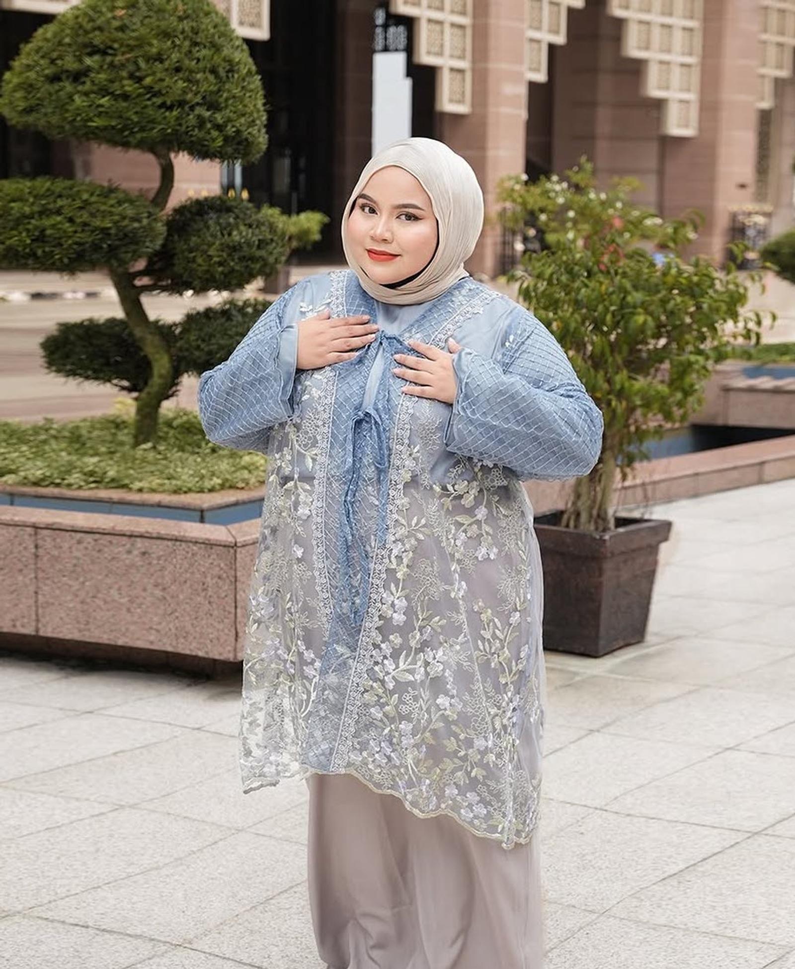 5 Model Tunik Simple tapi Mewah untuk Orang Gemuk