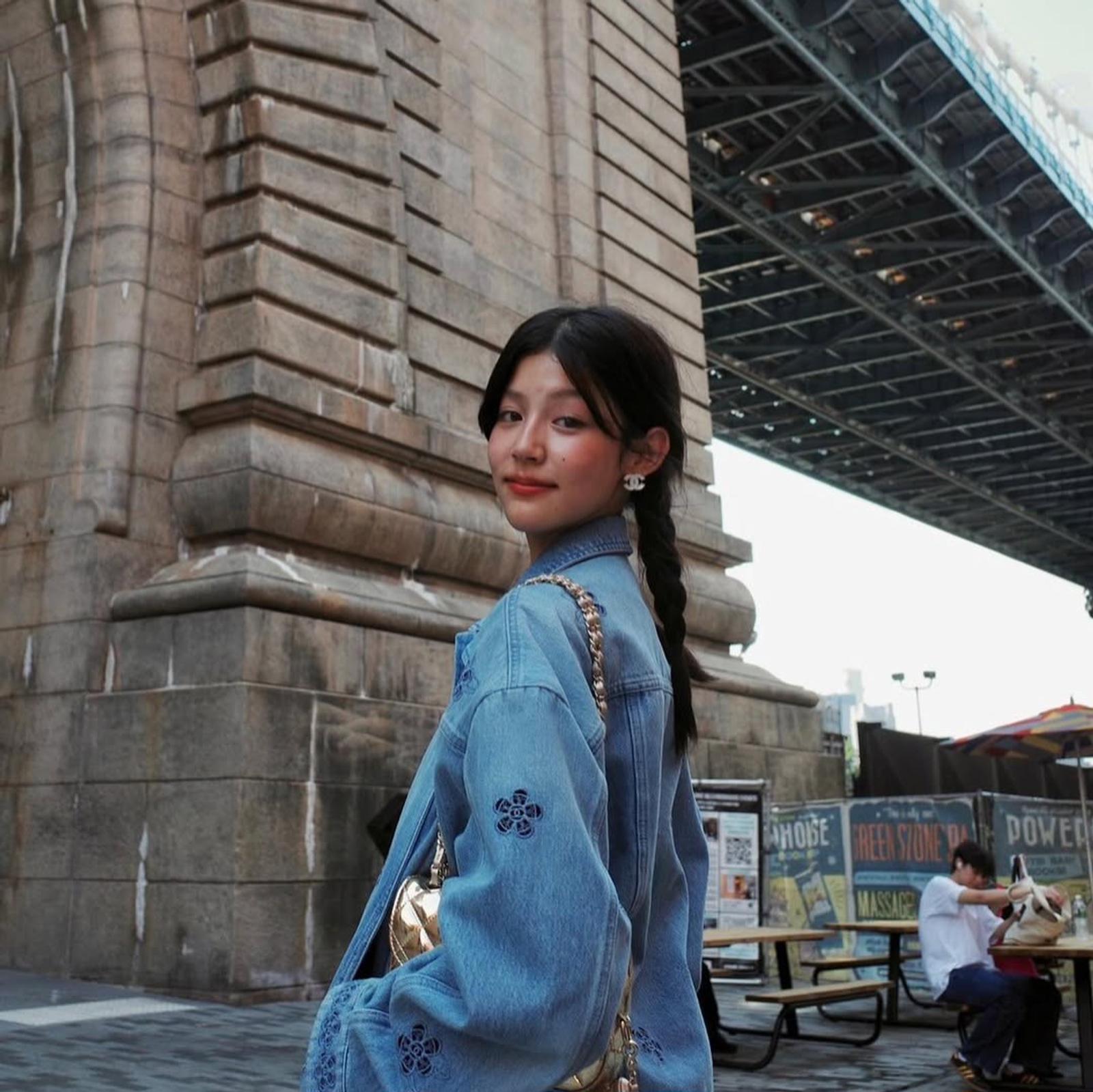 Inspirasi Gaya Rambut Playful a la Baipor Thitiya 