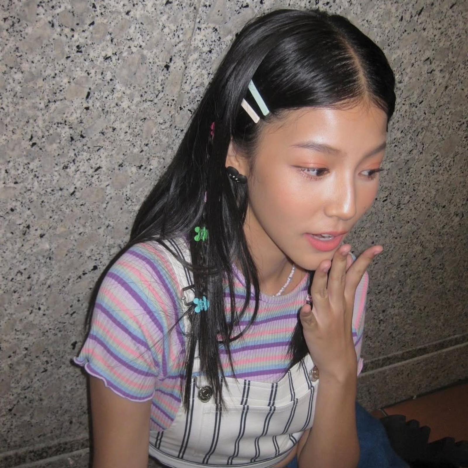 Inspirasi Gaya Rambut Playful a la Baipor Thitiya 