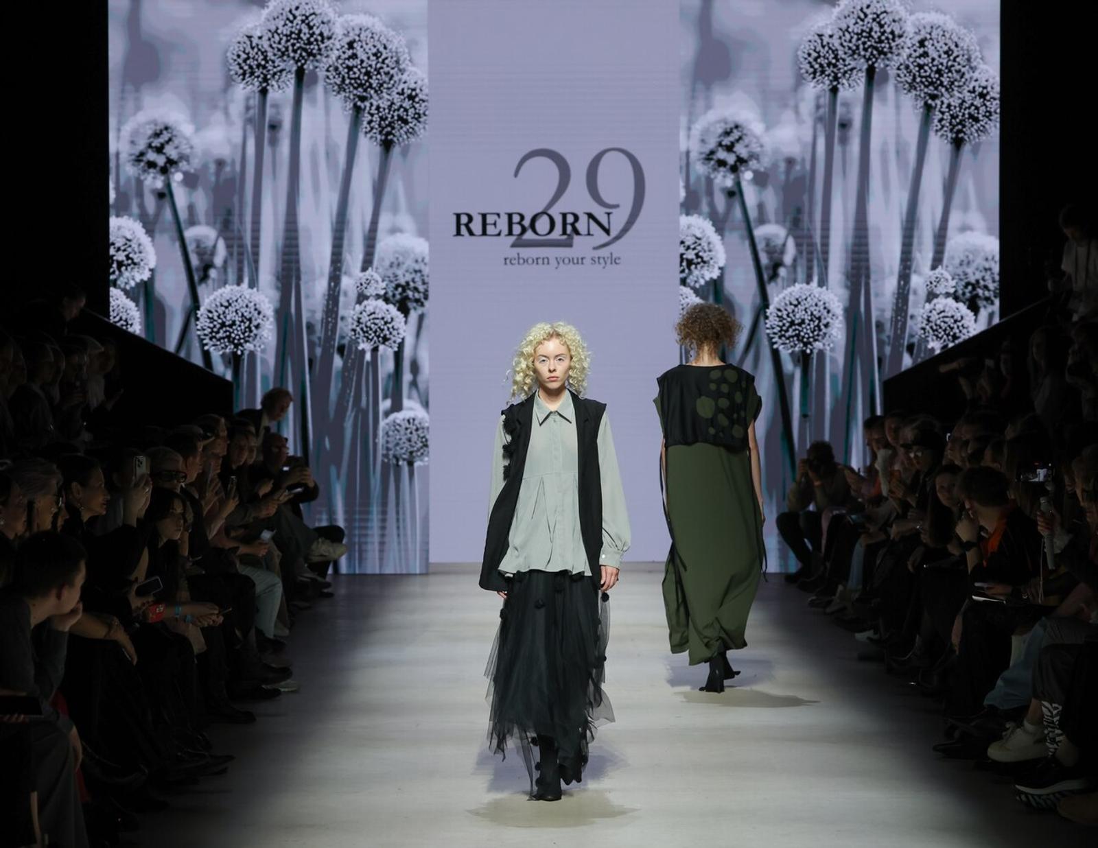 Reborn29 Perkenalkan Kain Khas Suku Jawa di Moscow Fashion Week