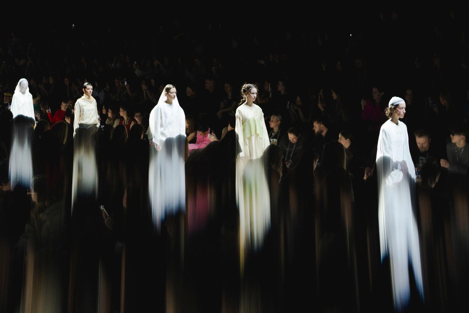 Reborn29 Perkenalkan Kain Khas Suku Jawa di Moscow Fashion Week