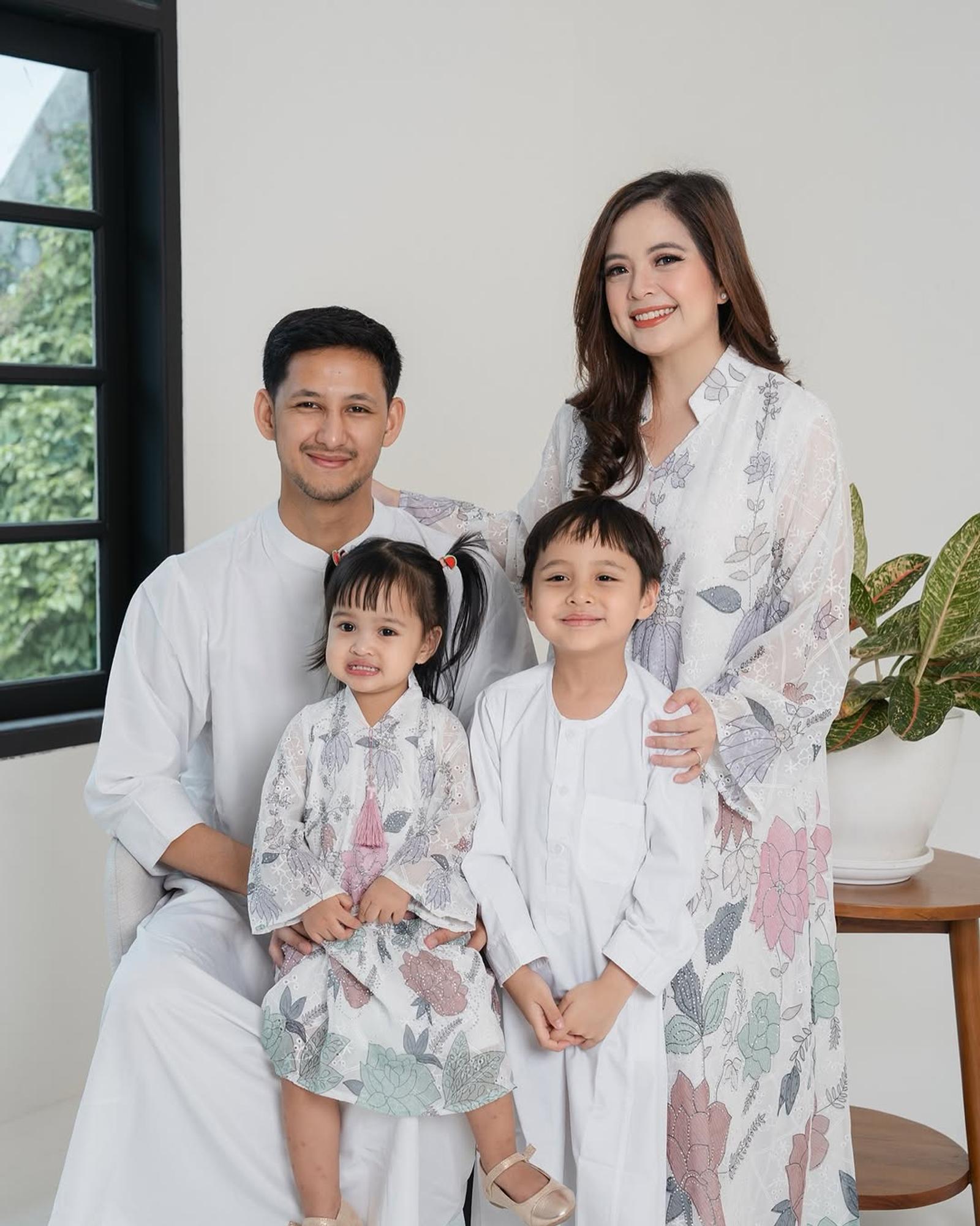 Gaya Outfit Lebaran 2025 Keluarga Artis Indonesia