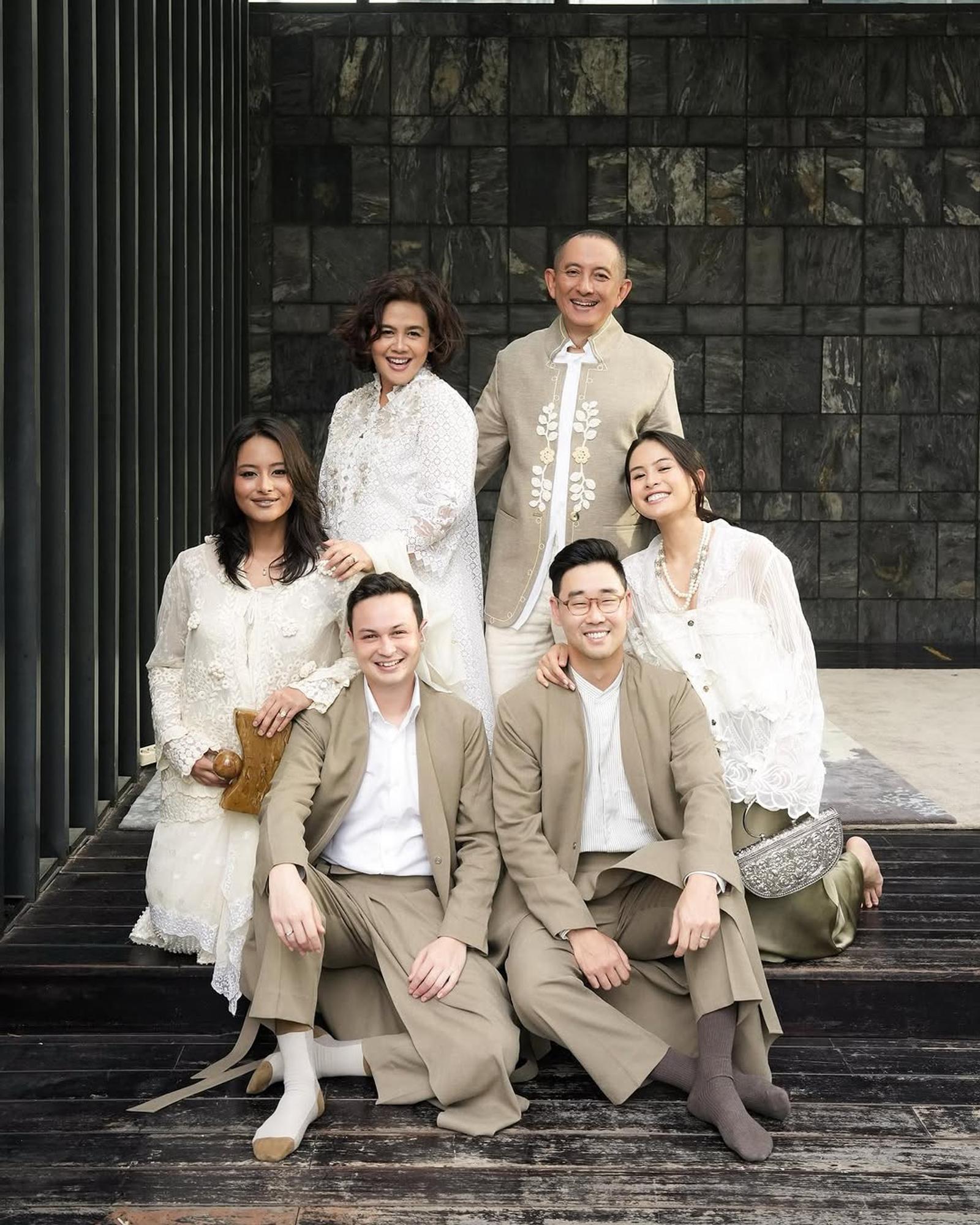 Gaya Outfit Lebaran 2025 Keluarga Artis Indonesia