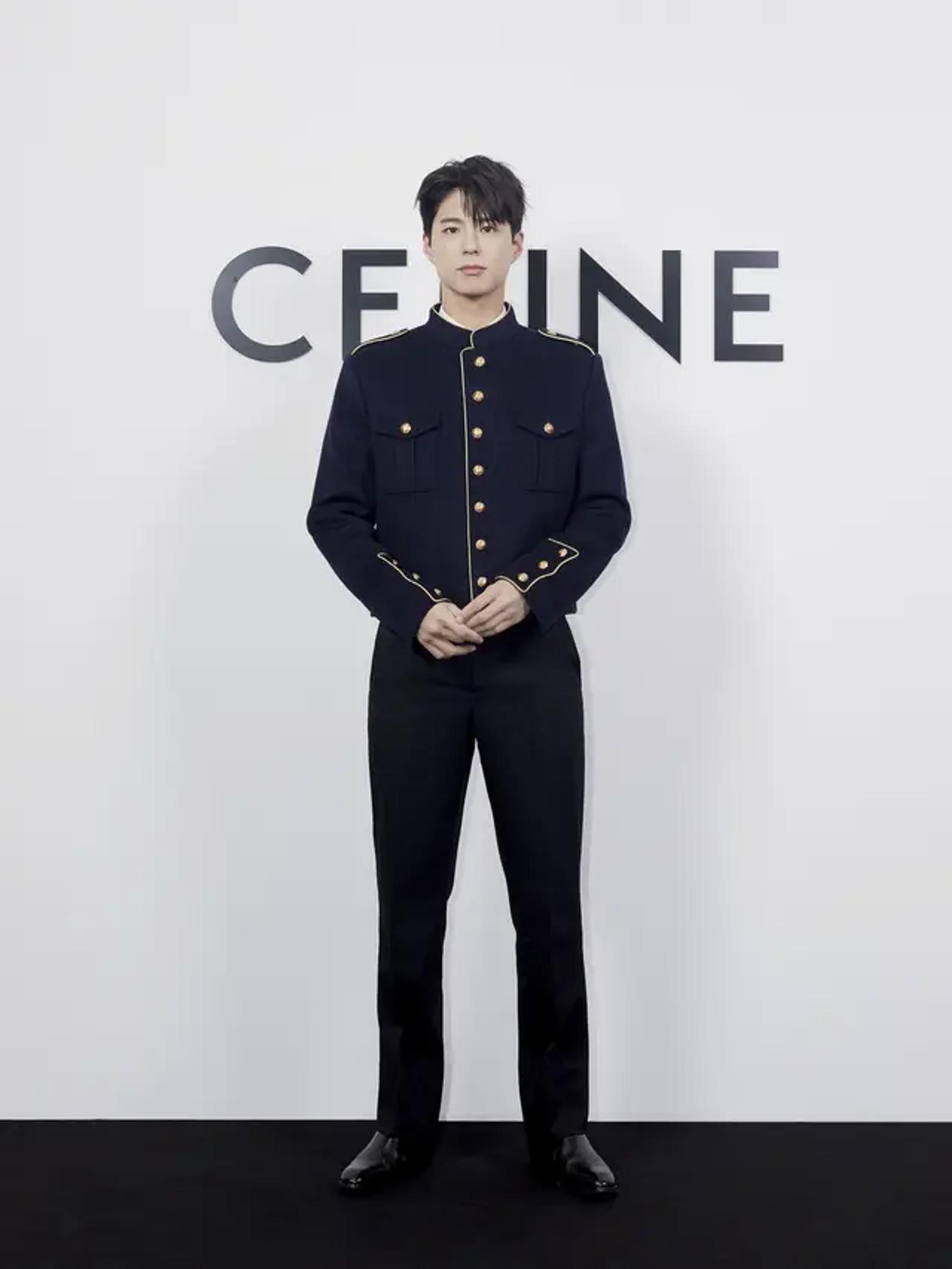 Park Bo Gum dan Bae Suzy Hadir di Pembukaan Butik CELINE Singapura
