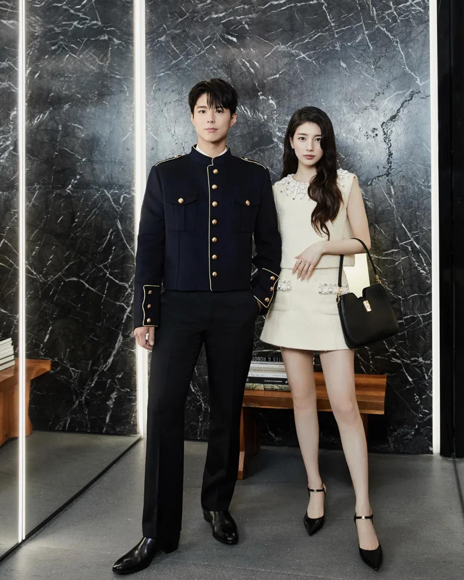 Park Bo Gum dan Bae Suzy Hadir di Pembukaan Butik CELINE Singapura
