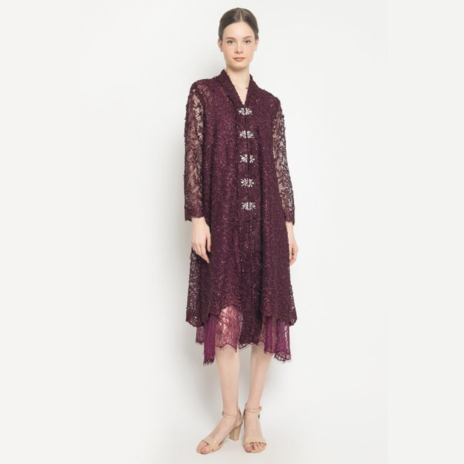 Inspirasi Model Kebaya Warna Burgundy