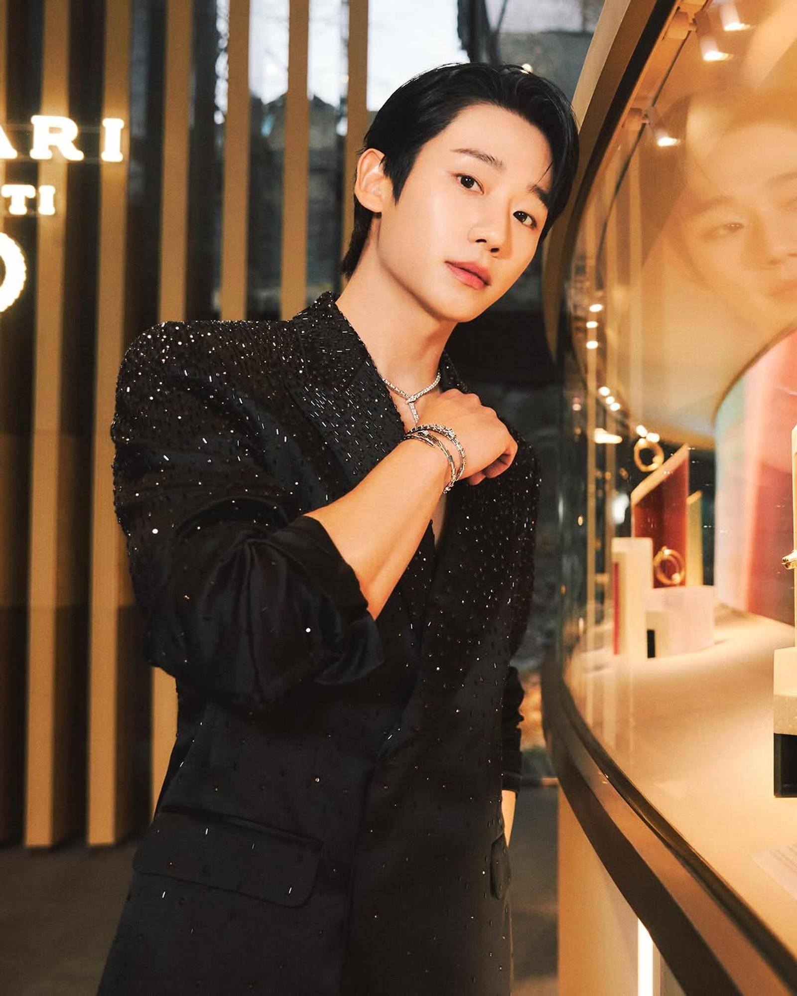 Deretan Gaya Artis Korea di Pembukaan Pameran Bvlgari Serpenti Seoul