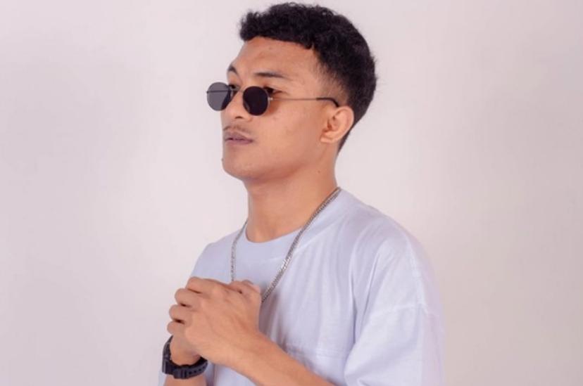 Lirik Lagu Stecu