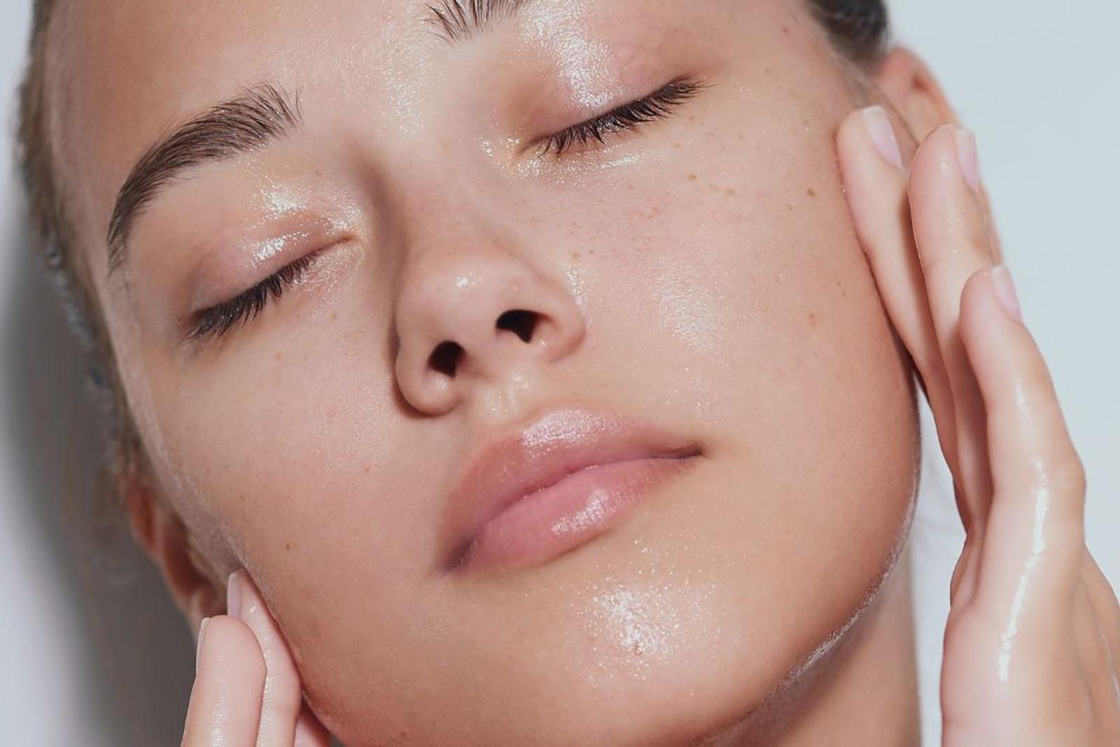 Menghidrasi Kulit dengan Air Mineral, Cara Alami Dapatkan Kulit Sehat 
