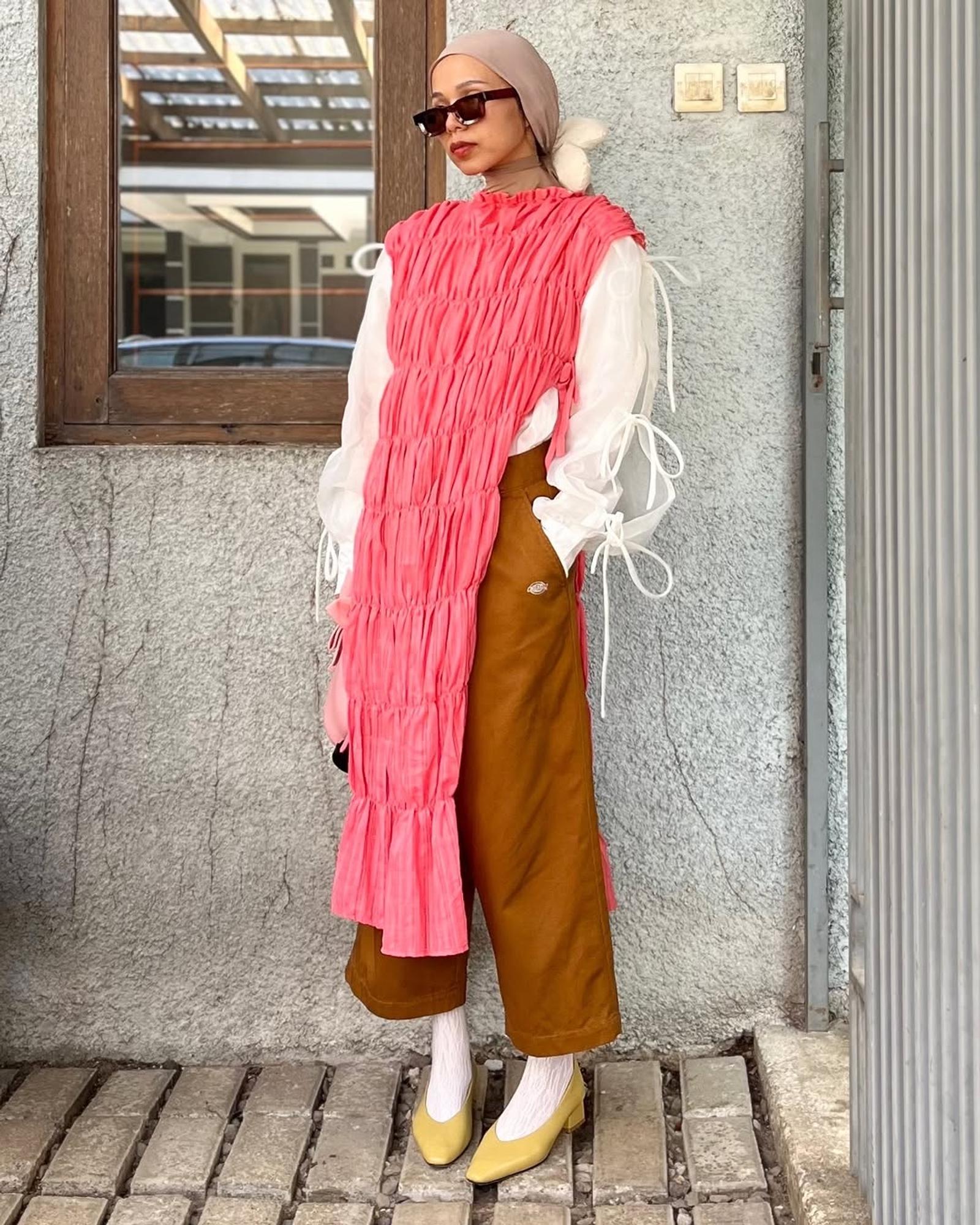 5 Tips Kombinasi Warna Bold dalam Fashion Hijab Tanpa Takut Norak