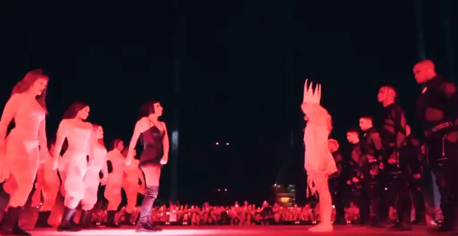 Detail Kostum Panggung Lady Gaga di Coachella 2025, Unik dan Nyentrik!