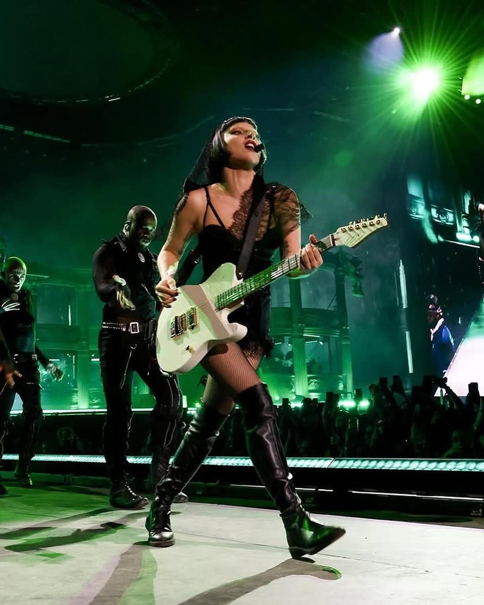 Detail Kostum Panggung Lady Gaga di Coachella 2025, Unik dan Nyentrik!