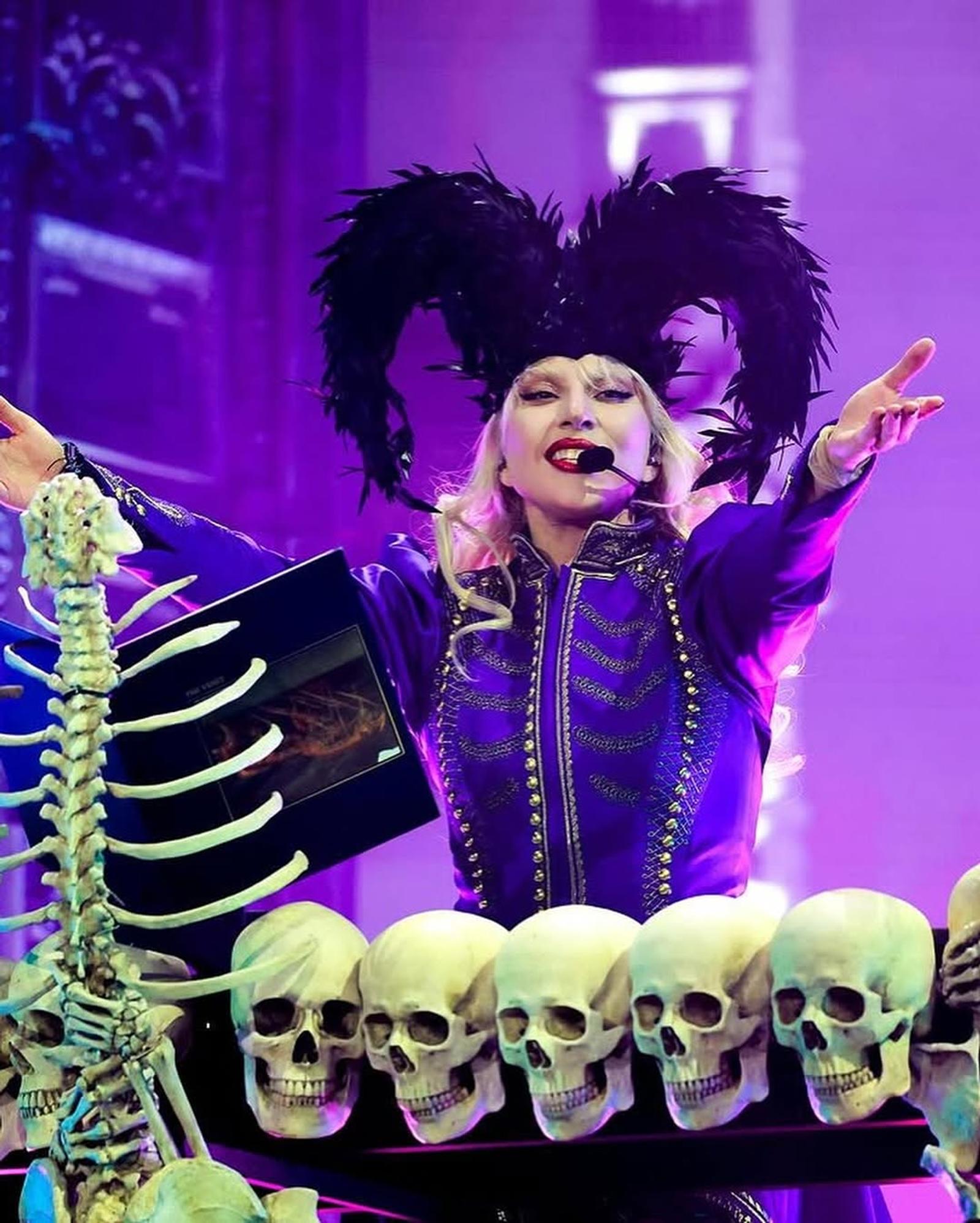 Detail Kostum Panggung Lady Gaga di Coachella 2025, Unik dan Nyentrik!