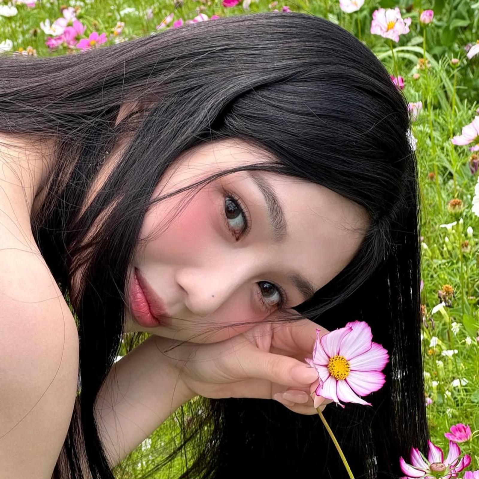 Potret Menawan Joy ‘Red Velvet’ dengan Berbagai Riasan 