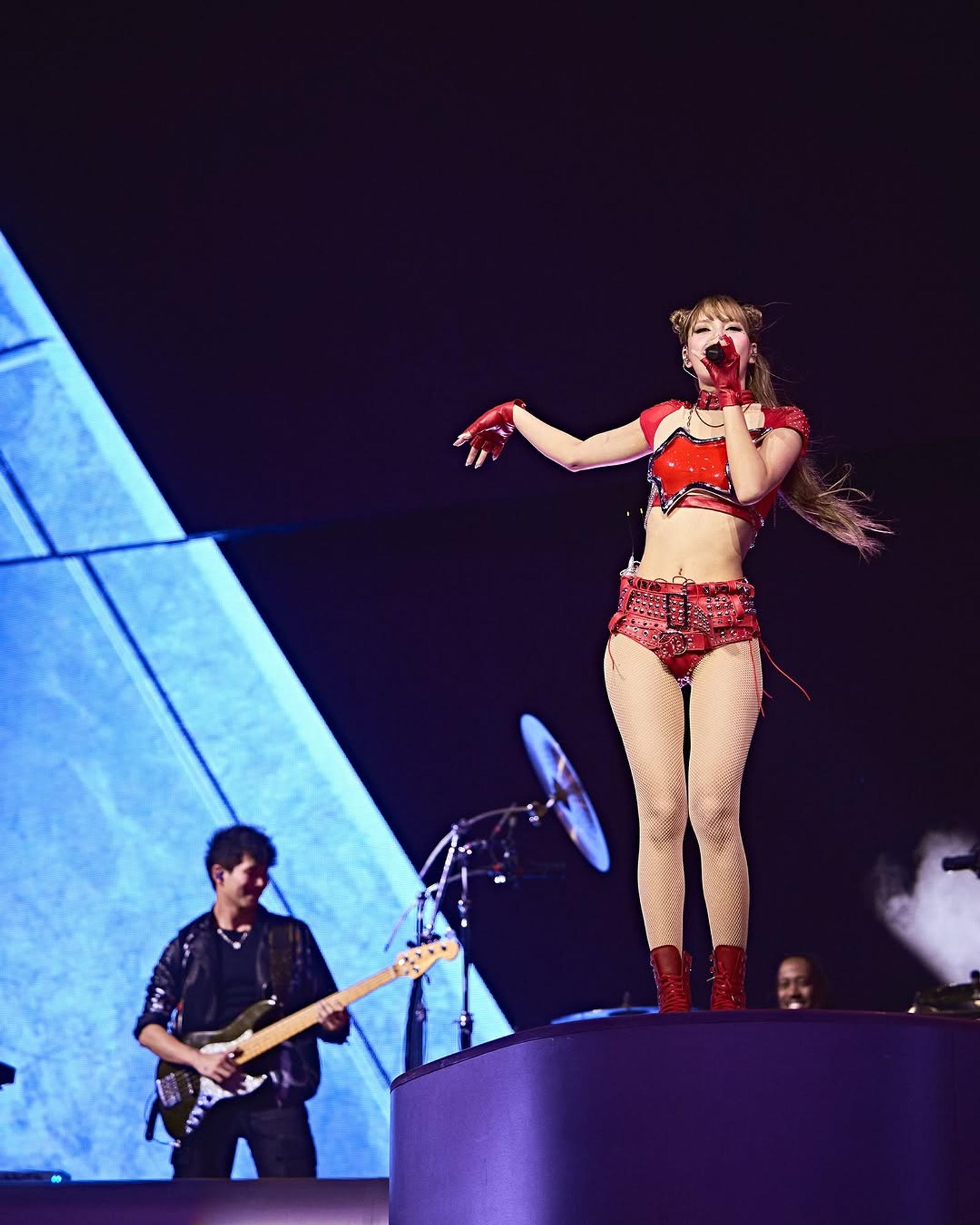 Deretan Kostum Panggung LISA saat Tampil di Coachella 2025