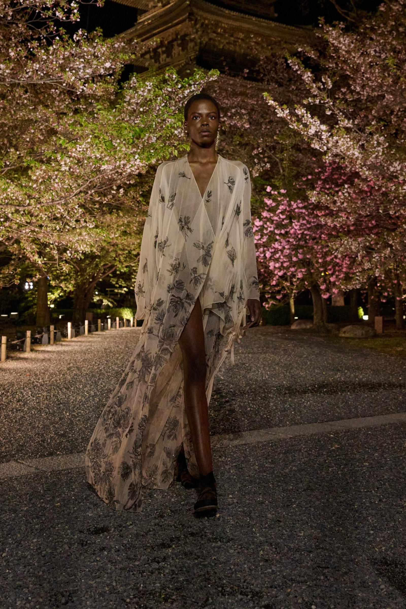Dior Presentasikan Koleksi Pre-Fall 2025 yang Terinspirasi dari Geisha