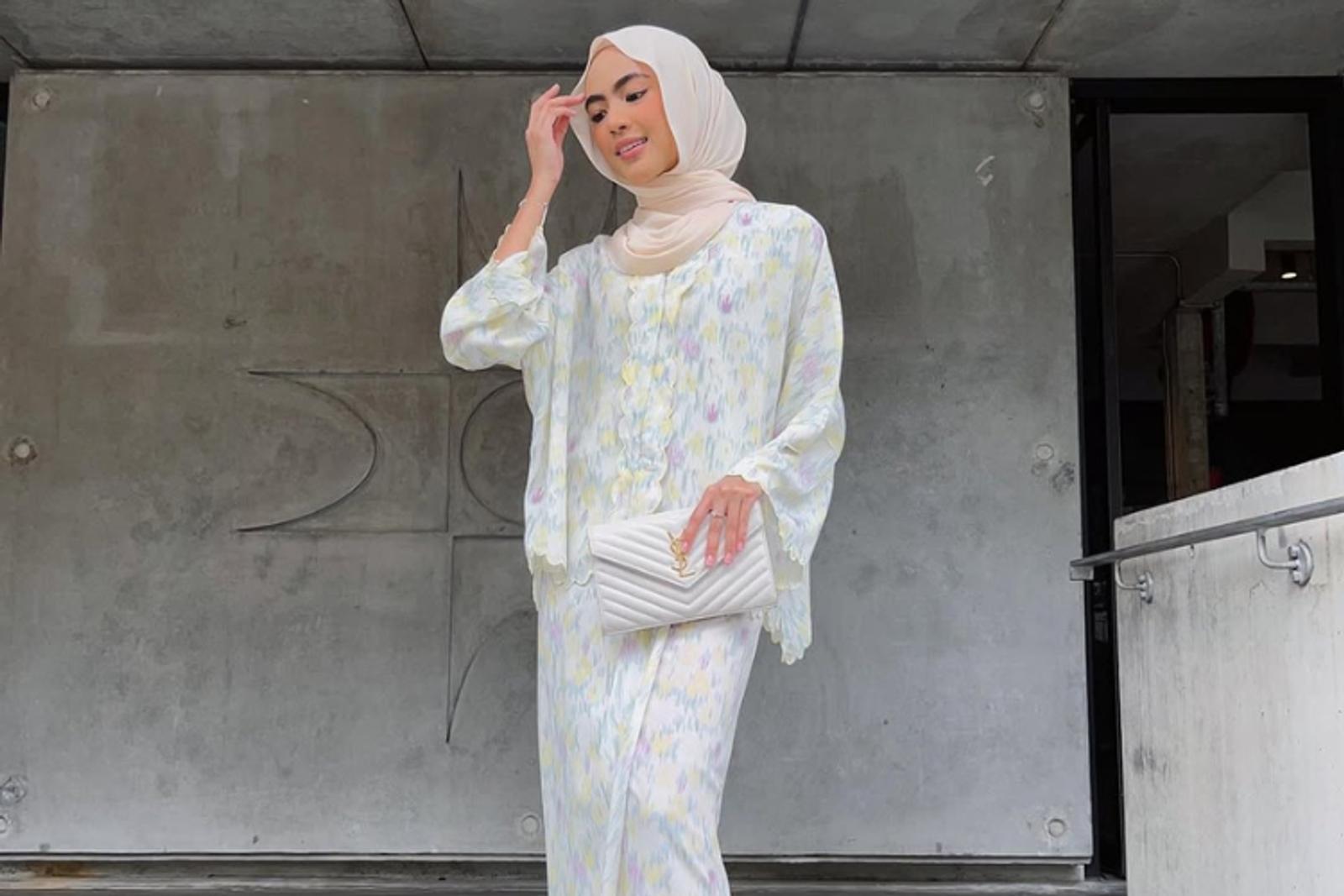 7 Ide OOTD Style Elegan Wanita Hijab yang Feminin Pakai Rok