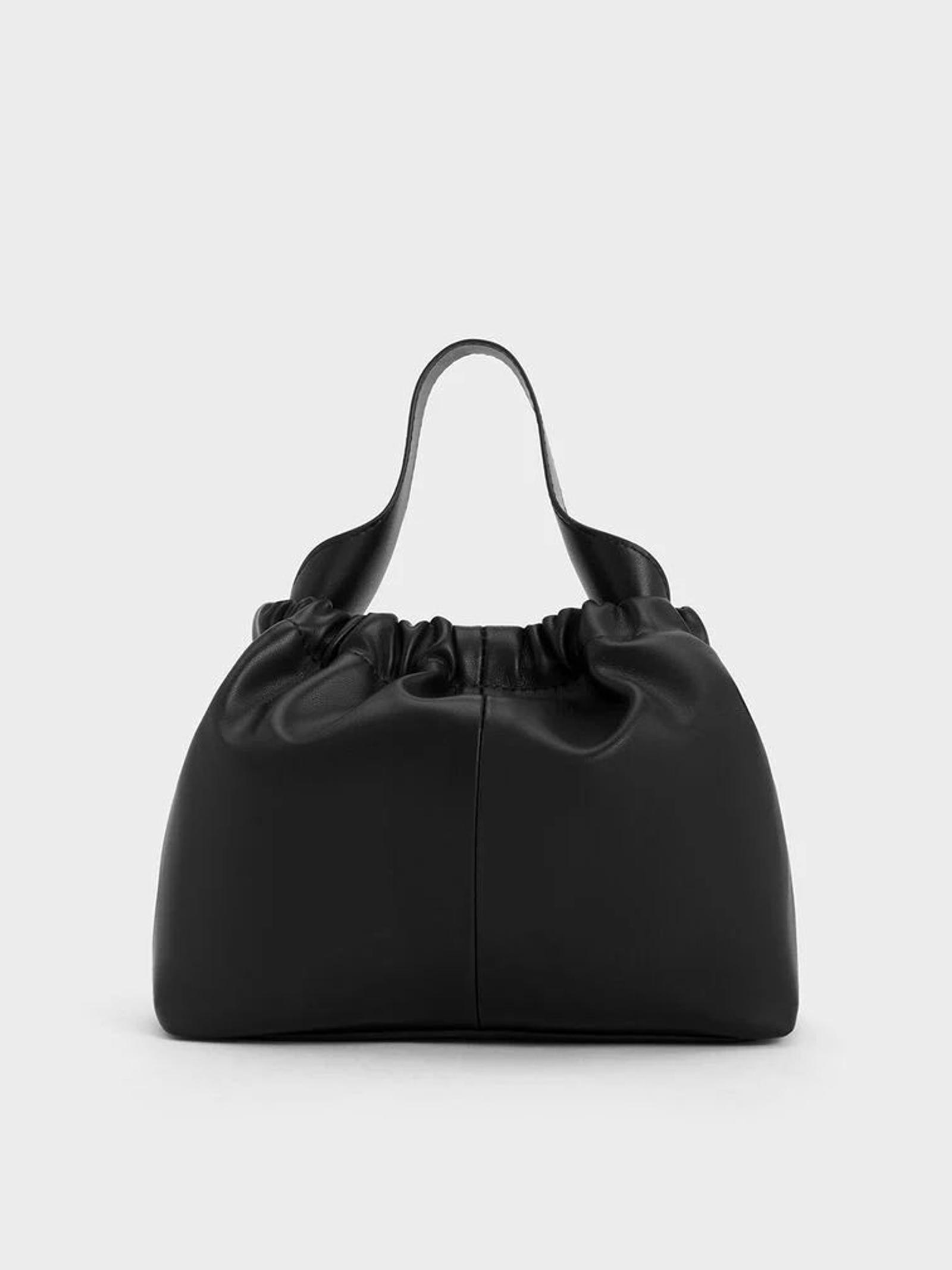 7 Harga Tas CHARLES & KEITH yang Cocok untuk Hangout