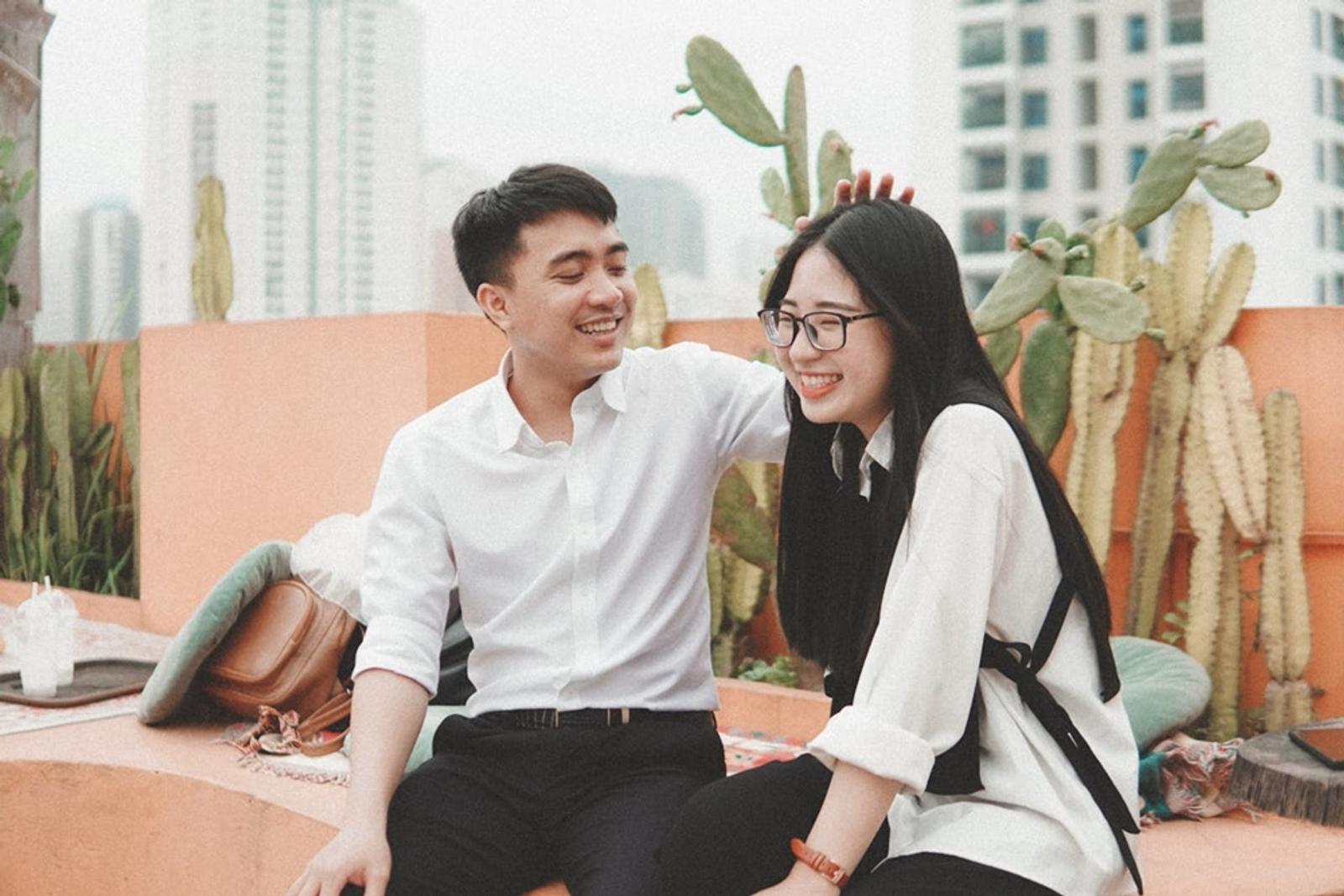 8 Ciri Cowok Gemas sama Kita, Suka Kasih Perhatian!