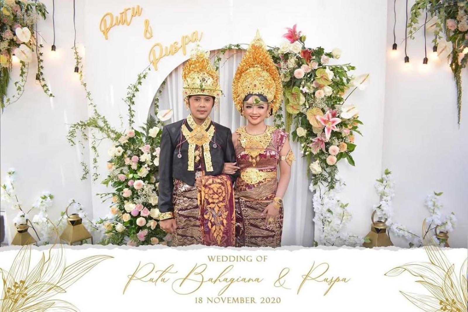 7 Potret Selebgram Ayu Puspa & Suami, Viral Karena 'Kim Seon Ho Smile'