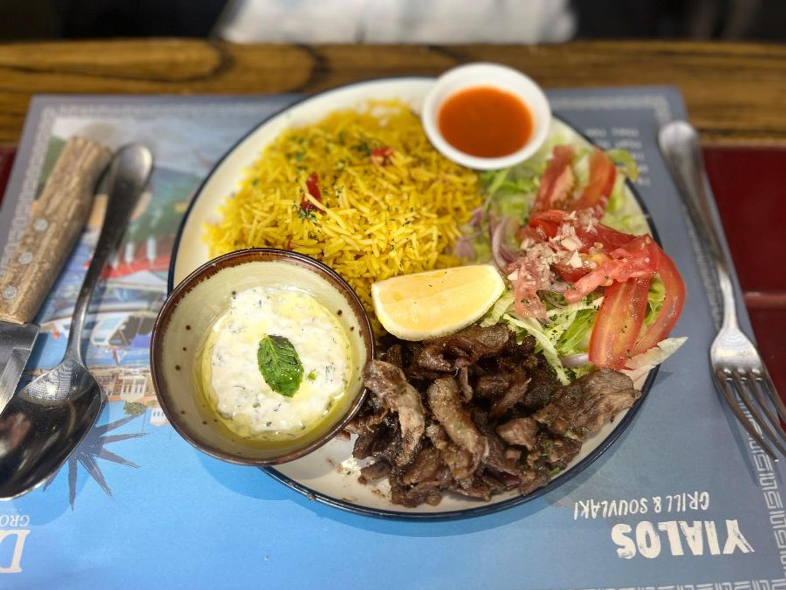 Sensasi Kekayaan Rasa di Yialos Grill & Souvlaki