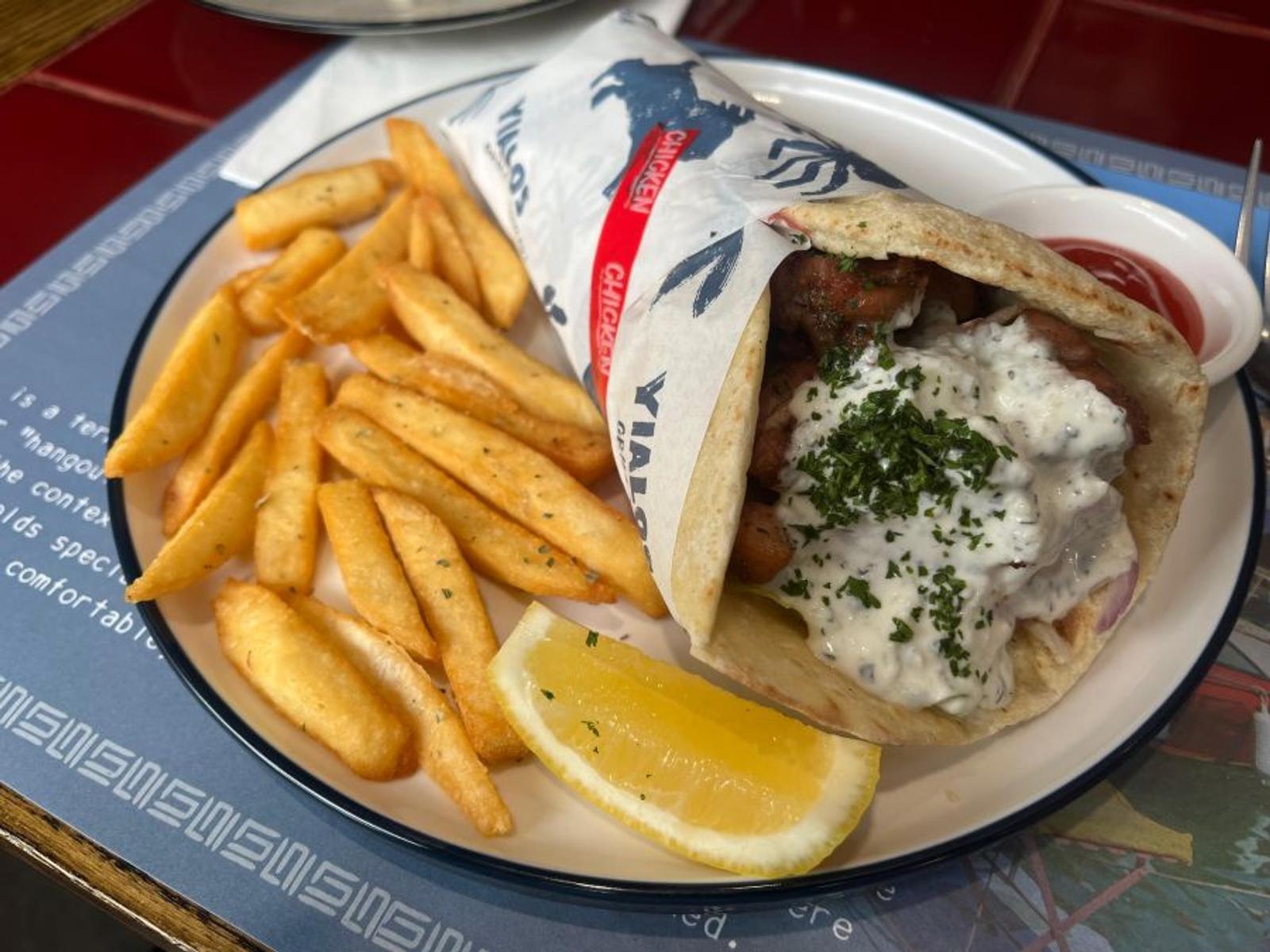 Sensasi Kekayaan Rasa di Yialos Grill & Souvlaki