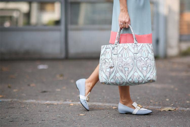 sweatshirtsanddresses.com