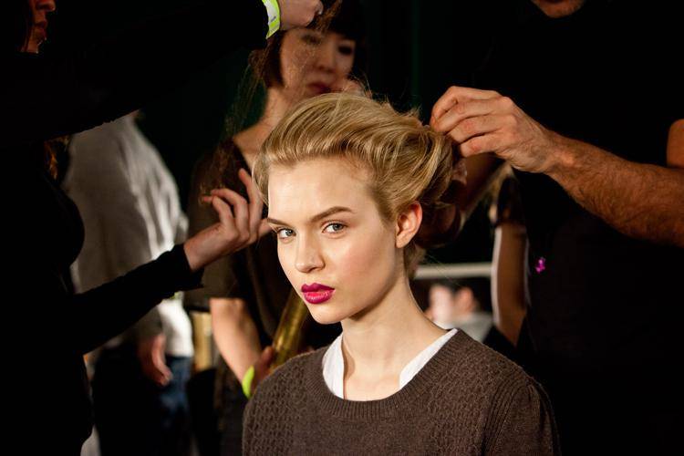 5 Alasan Mengapa Dry Shampoo Bisa Merusak Rambut Indahmu