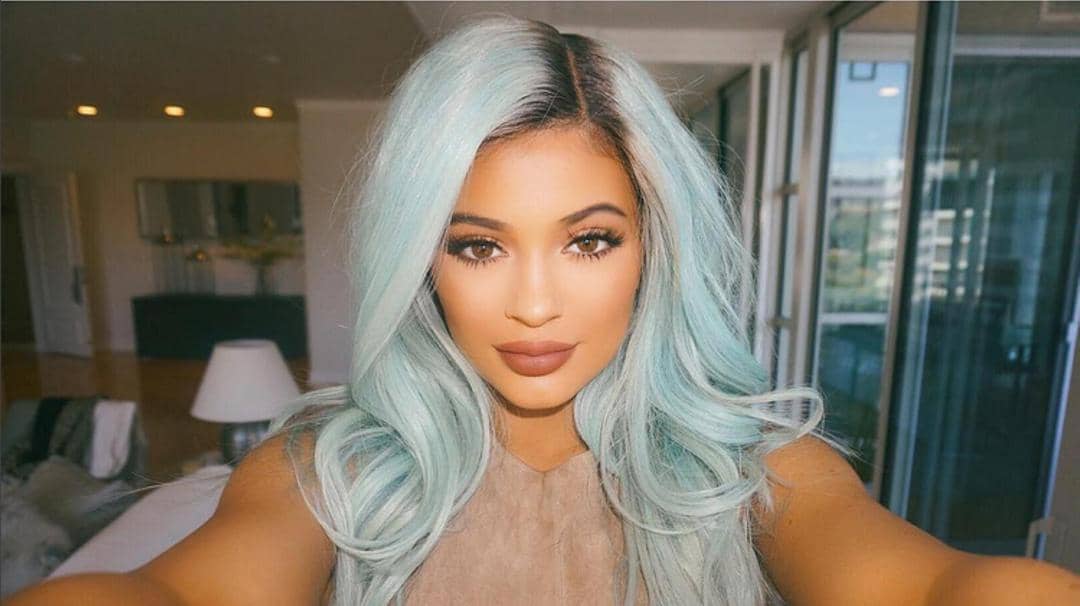 Hobi Selfie? Simak 20 Selfie Seru Bintang Hollywood Ini