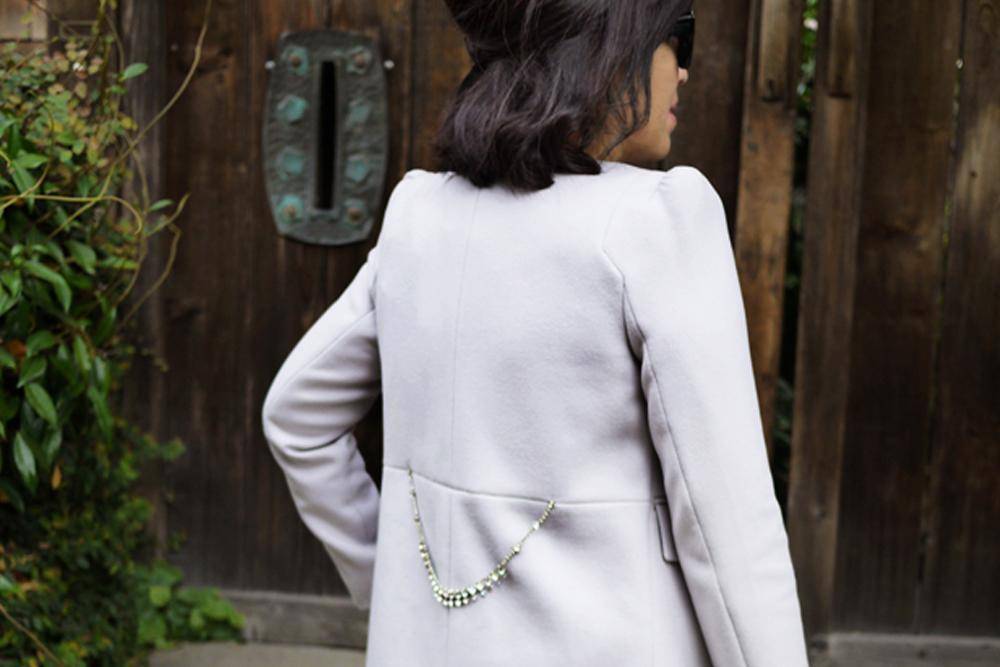 Sulap Coat Kamu dengan DIY Crystal Belted Favorit Popbela