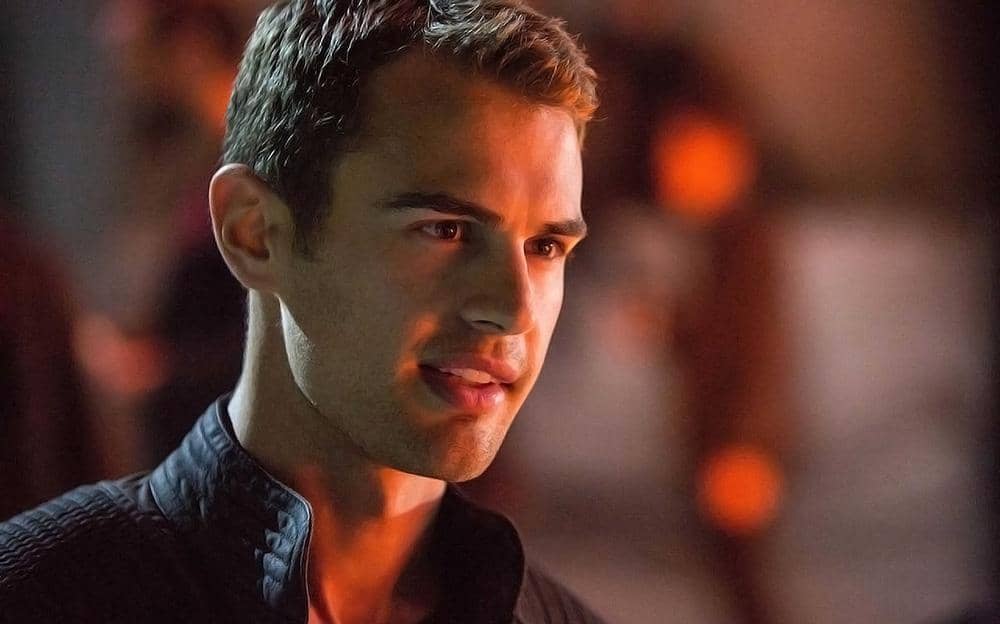 Divergent/Summit Entertainment/enchantedbyabook.blogspot.com