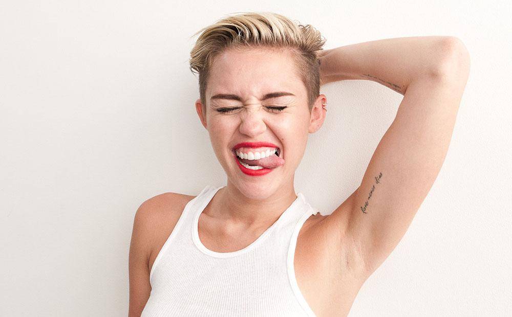 Wrecking Ball Behind The Scene / Terry Richardson & Terry O'quinn / www.pinterest.com