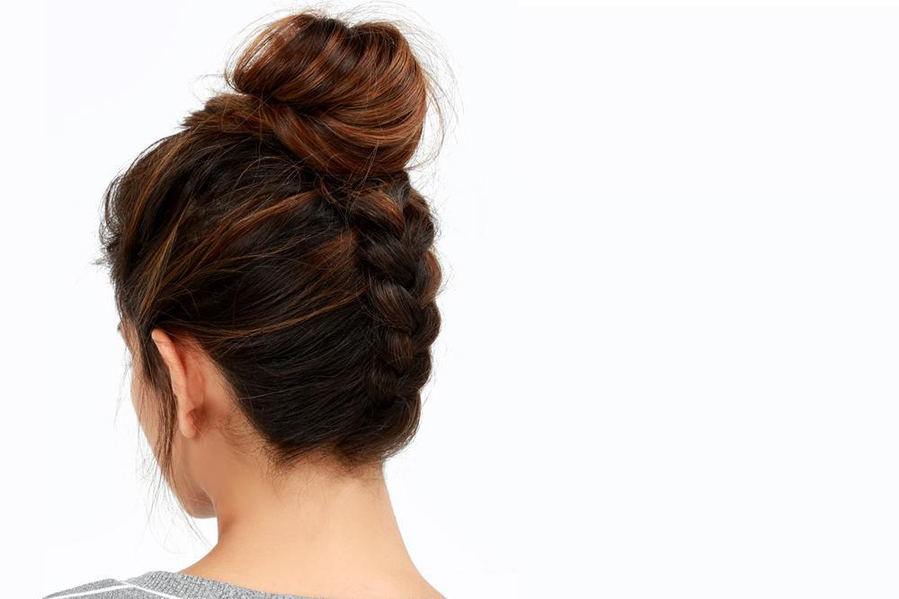 Cukup 2 Menit! Singkat dan Mudah Membuat Braided Bun Hair ala Popbela
