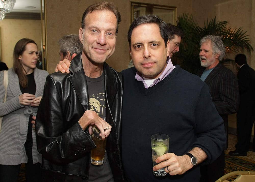 Serge Kovaleski (kiri) dengan rekan sesama jurnalis New York Times . (Getty, heavy.com)